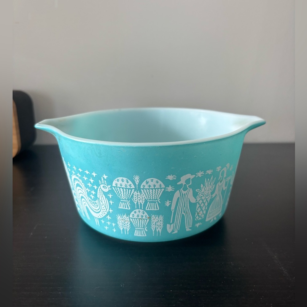 Vintage Pyrex turquoise Amish Buttermilk casserole dish